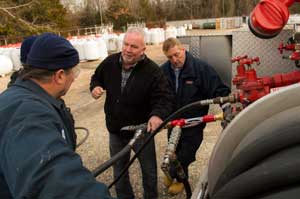 Bill Lawson talking to Suburban techs about the Ventur-evac